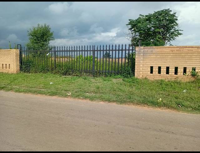 LAND FOR SALE IN LENASIA